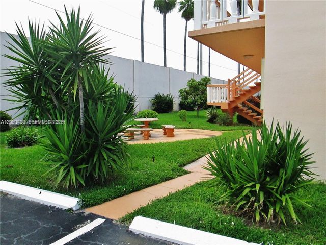 920 SW 11th Avenue 9D, Hallandale Beach, FL 33009