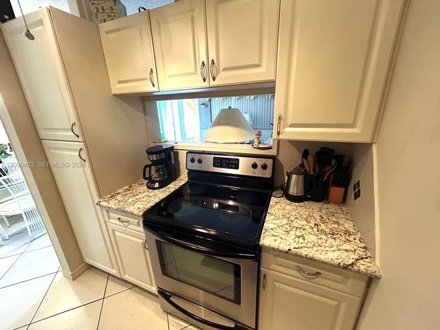 920 SW 11th Avenue 9D, Hallandale Beach, FL 33009