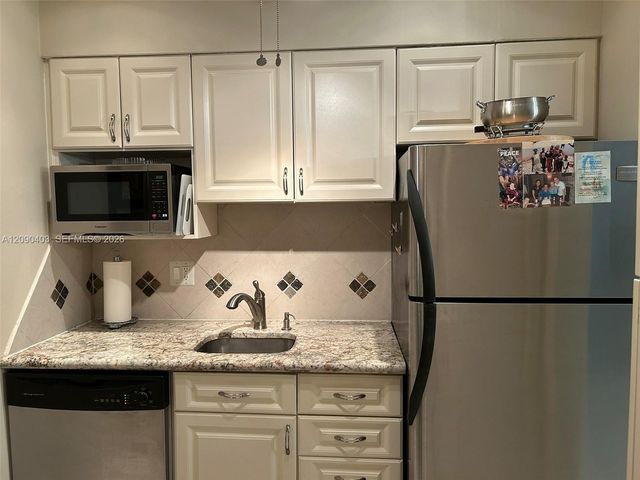 920 SW 11th Avenue 9D, Hallandale Beach, FL 33009