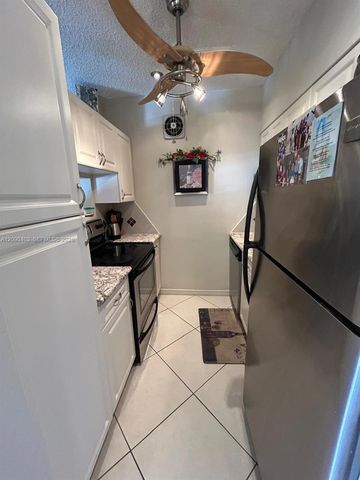 920 SW 11th Avenue 9D, Hallandale Beach, FL 33009