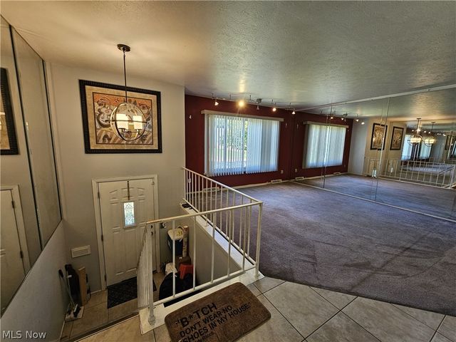 6698 Hedgeline, Bedford Heights, OH 44146