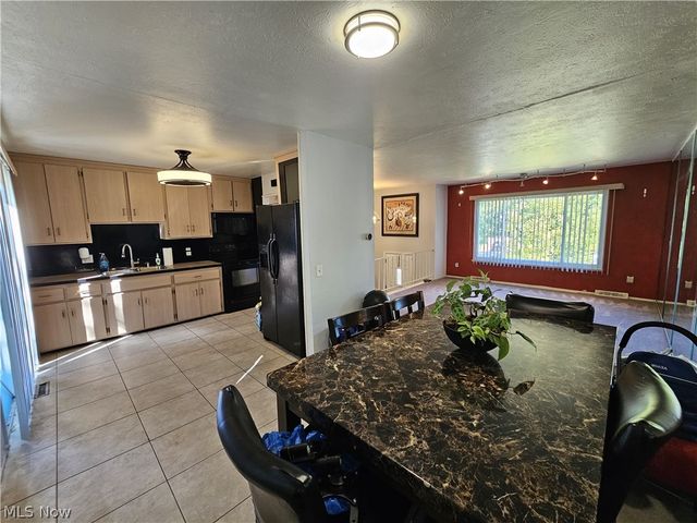 6698 Hedgeline, Bedford Heights, OH 44146