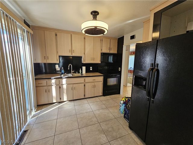 6698 Hedgeline, Bedford Heights, OH 44146