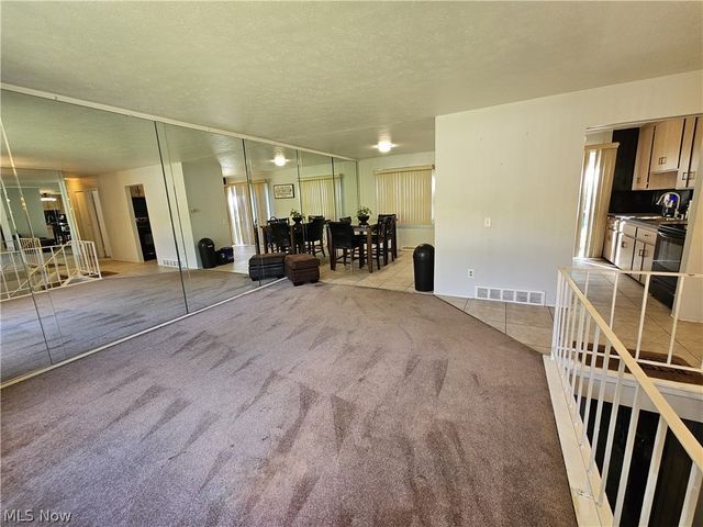 6698 Hedgeline, Bedford Heights, OH 44146