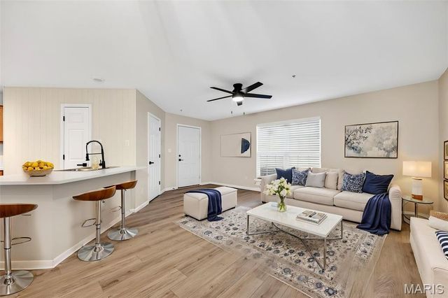 19 Homefield Gardens Drive 27N, O'fallon, MO 63366