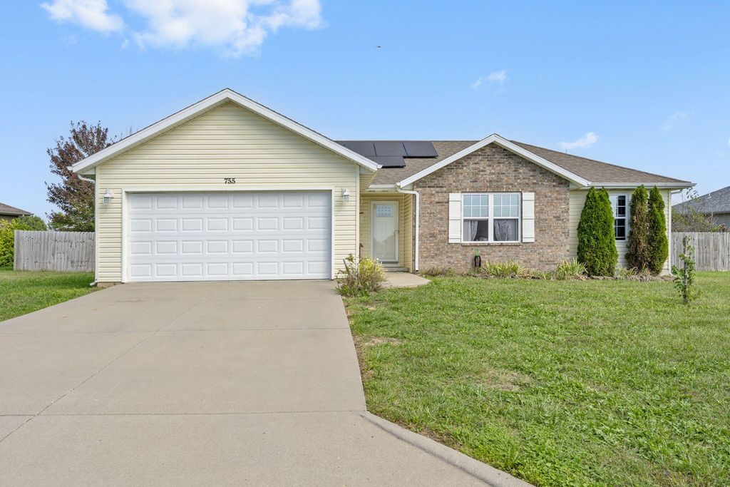 755 Woodlawn Street, Marshfield, MO 65706