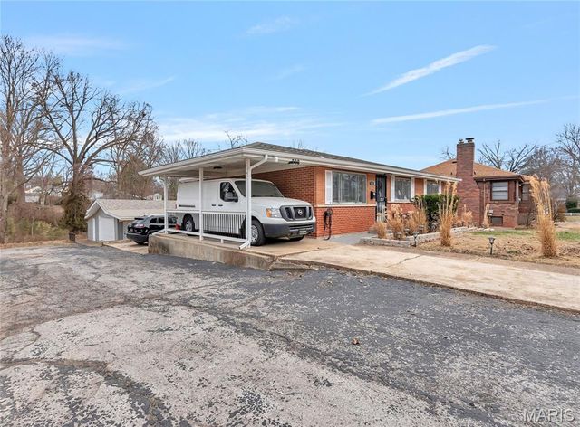 700 N Elizabeth Avenue, Ferguson, MO 63135