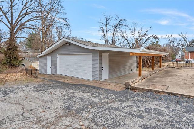 700 N Elizabeth Avenue, Ferguson, MO 63135