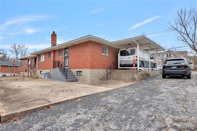 700 N Elizabeth Avenue, Ferguson, MO 63135