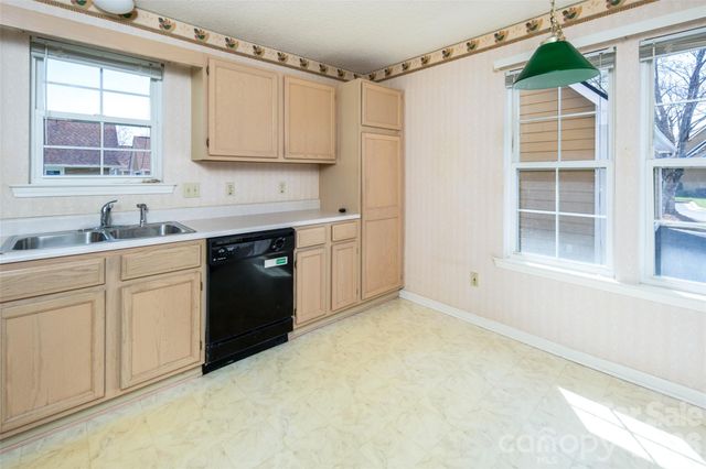 803 Woodlea Court, Asheville, NC 28806