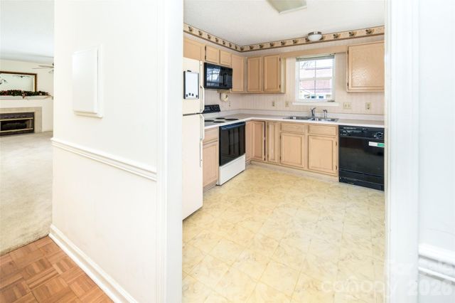 803 Woodlea Court, Asheville, NC 28806