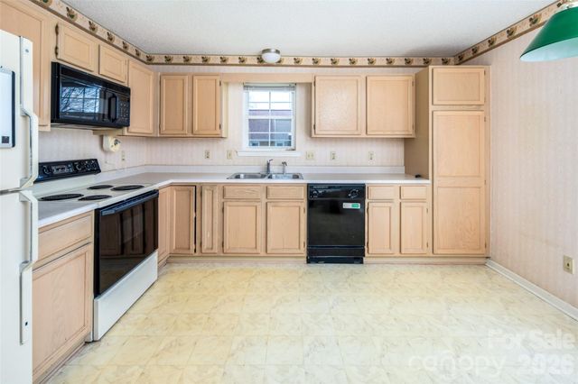 803 Woodlea Court, Asheville, NC 28806