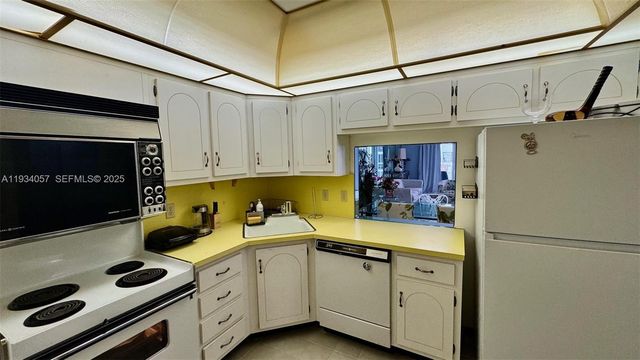 1865 S Ocean Dr 11B, Hallandale Beach, FL 33009