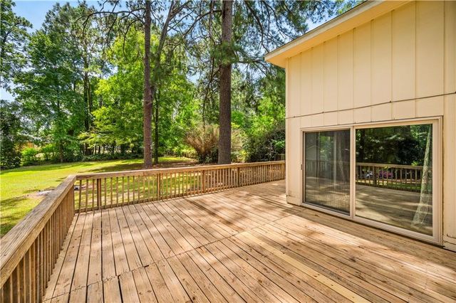 605 HOLIDAY Circle, Pineville, LA 71360