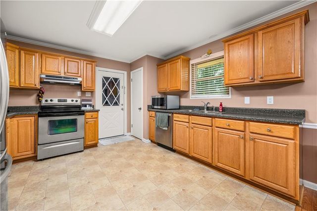 605 HOLIDAY Circle, Pineville, LA 71360