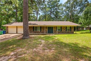 605 HOLIDAY Circle, Pineville, LA 71360
