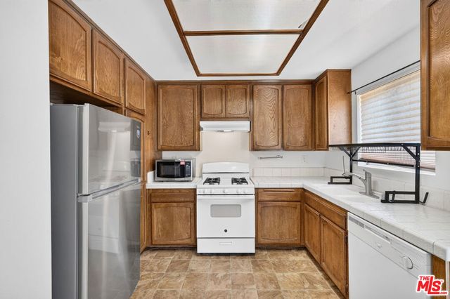19221 Sherman Way 40, Reseda, CA 91335