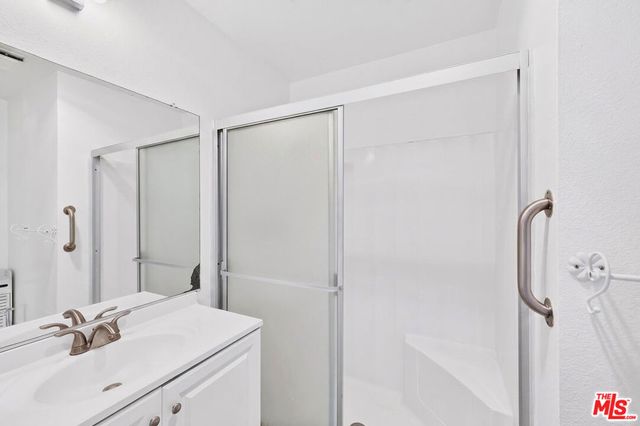 19221 Sherman Way 40, Reseda, CA 91335