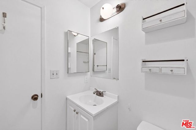 19221 Sherman Way 40, Reseda, CA 91335