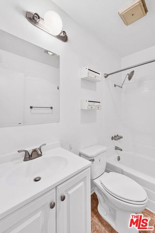 19221 Sherman Way 40, Reseda, CA 91335