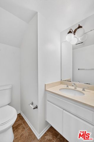 19221 Sherman Way 40, Reseda, CA 91335