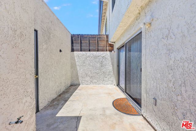 19221 Sherman Way 40, Reseda, CA 91335