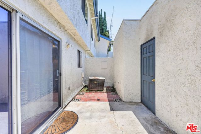 19221 Sherman Way 40, Reseda, CA 91335