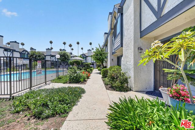19221 Sherman Way 40, Reseda, CA 91335