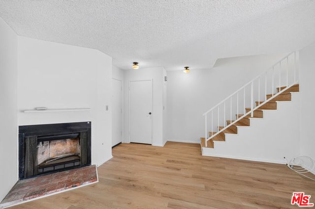 19221 Sherman Way 40, Reseda, CA 91335
