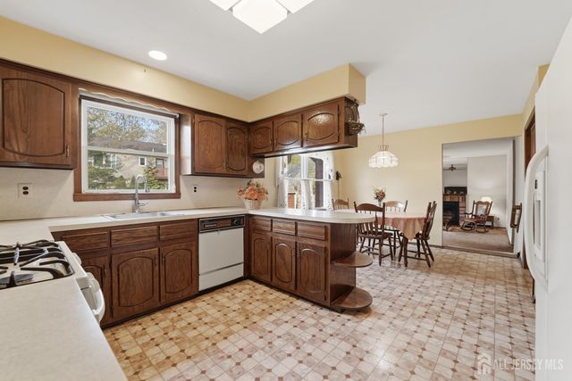 1177 Aaron Road, North Brunswick, NJ 08902