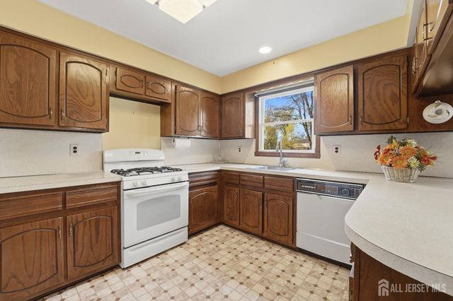 1177 Aaron Road, North Brunswick, NJ 08902