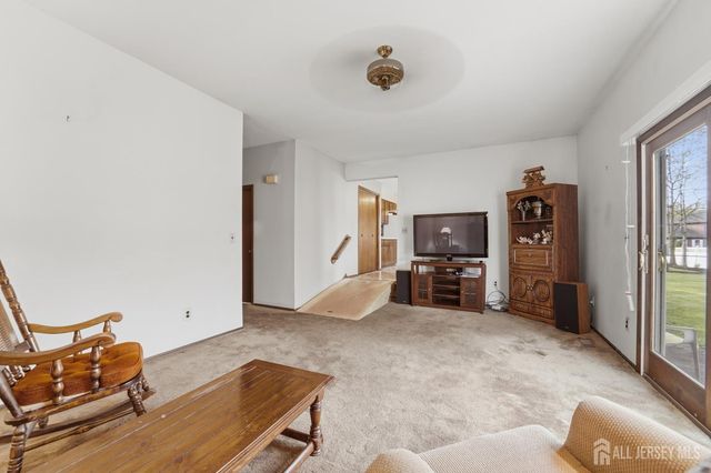 1177 Aaron Road, North Brunswick, NJ 08902