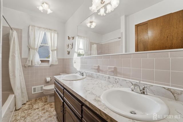 1177 Aaron Road, North Brunswick, NJ 08902