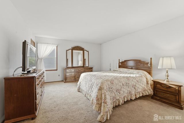 1177 Aaron Road, North Brunswick, NJ 08902