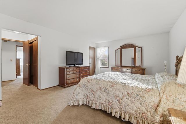 1177 Aaron Road, North Brunswick, NJ 08902