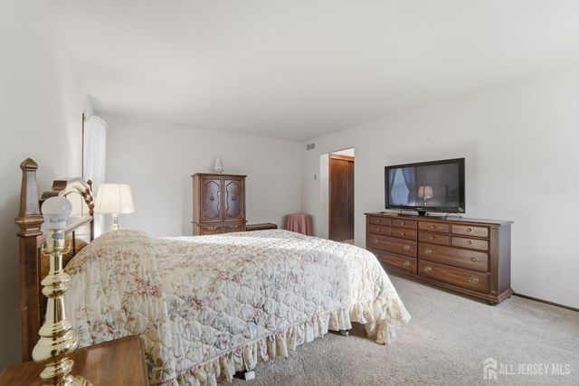 1177 Aaron Road, North Brunswick, NJ 08902