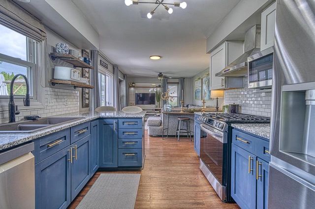 10635 S Shepard AVENUE, Oak Creek, WI 53154