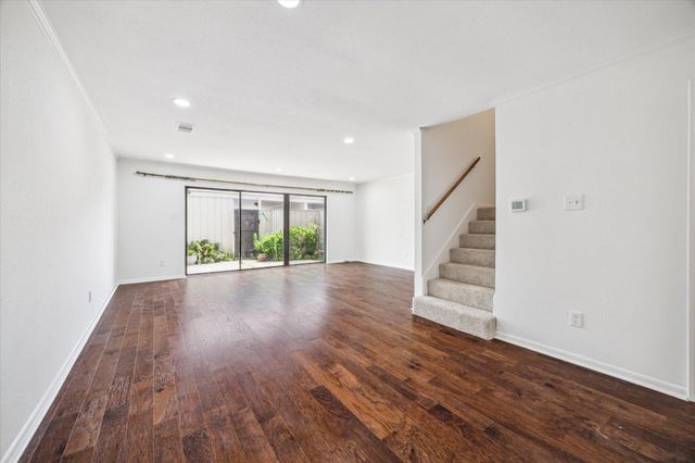 5827 Valley Forge Drive 83, Houston, TX 77057