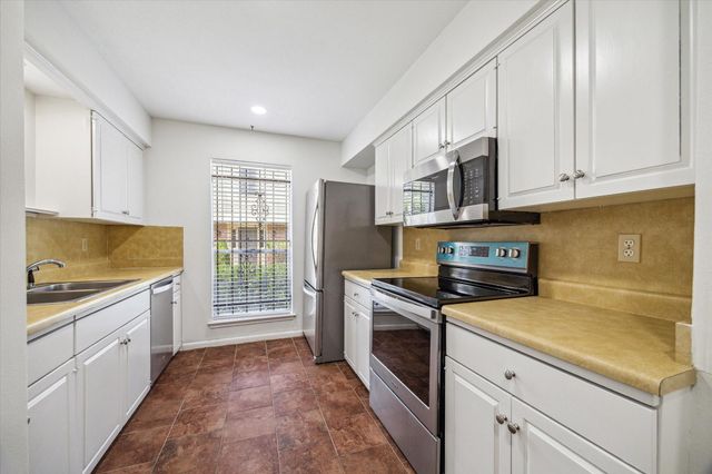 5827 Valley Forge Drive 83, Houston, TX 77057