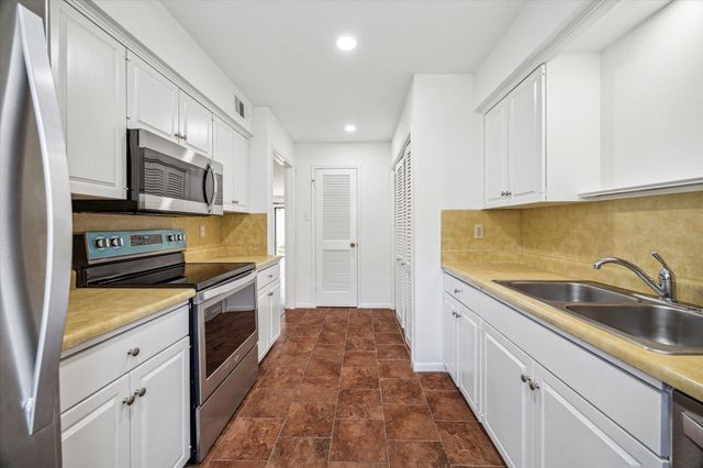 5827 Valley Forge Drive 83, Houston, TX 77057