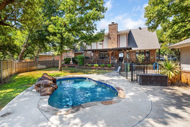 4219 Pleasant Oaks Court, Arlington, TX 76016