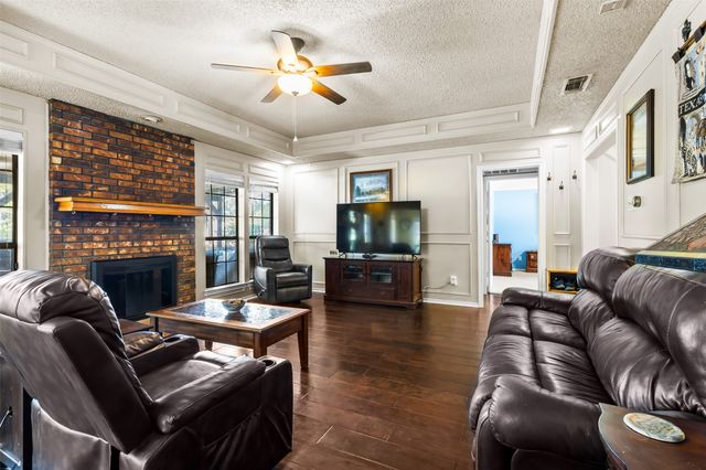 4219 Pleasant Oaks Court, Arlington, TX 76016