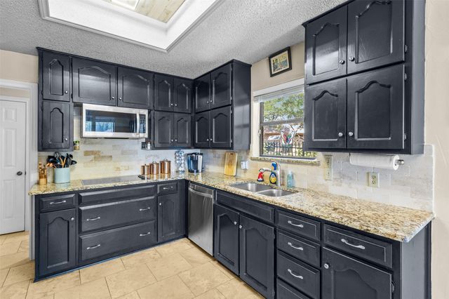 4219 Pleasant Oaks Court, Arlington, TX 76016