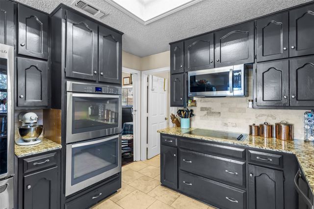 4219 Pleasant Oaks Court, Arlington, TX 76016