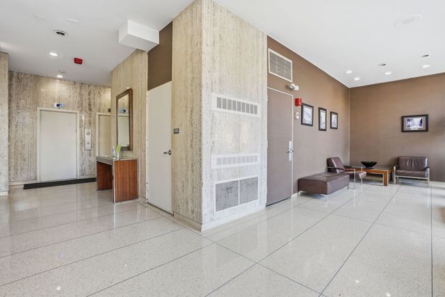 1455 N SANDBURG Terrace 504, Chicago, IL 60610