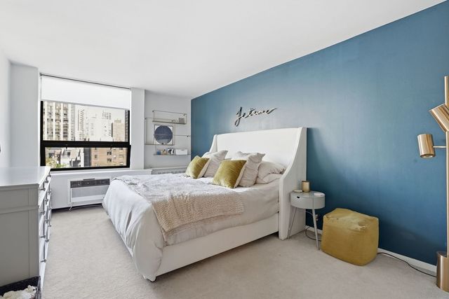 1455 N SANDBURG Terrace 504, Chicago, IL 60610
