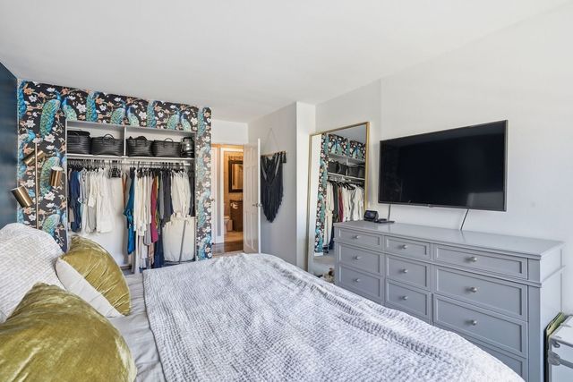 1455 N SANDBURG Terrace 504, Chicago, IL 60610