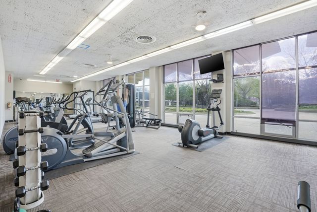 1455 N SANDBURG Terrace 504, Chicago, IL 60610