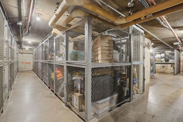 1455 N SANDBURG Terrace 504, Chicago, IL 60610
