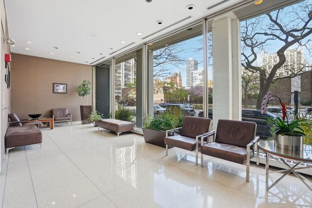 1455 N SANDBURG Terrace 504, Chicago, IL 60610